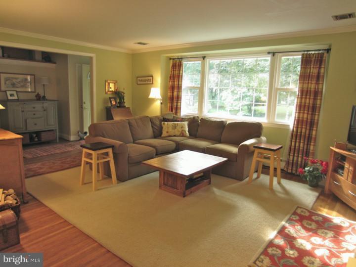407 Greystone Road Ambler, PA 19002 - Photo 3 of 17 Living Room