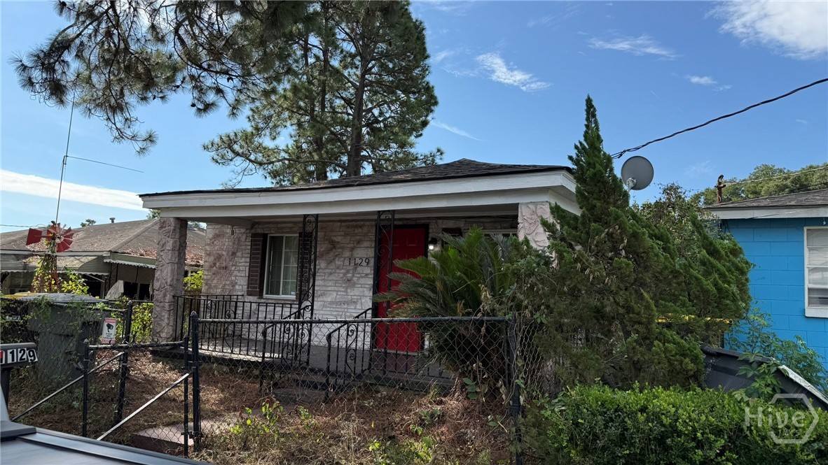1129 Darwin Street Savannah, GA 31415 - Photo 2 of 12