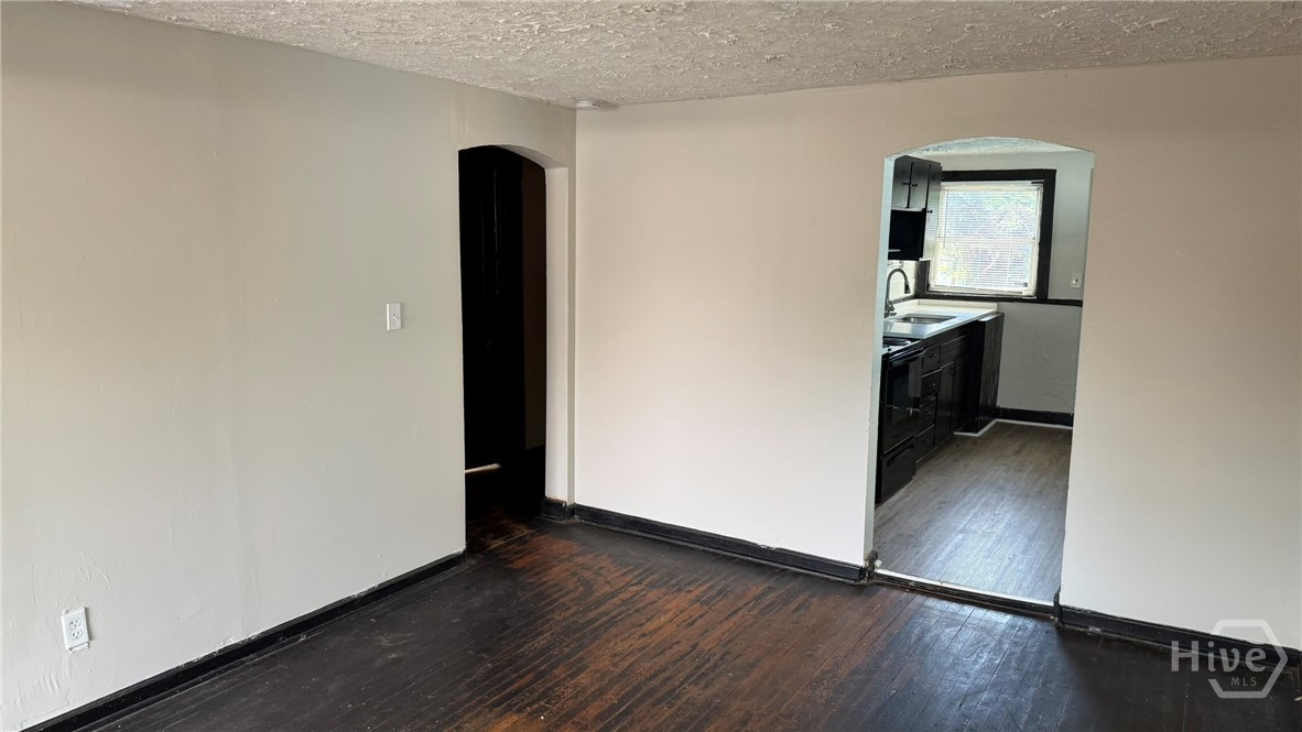 1129 Darwin Street Savannah, GA 31415 - Photo 4 of 12