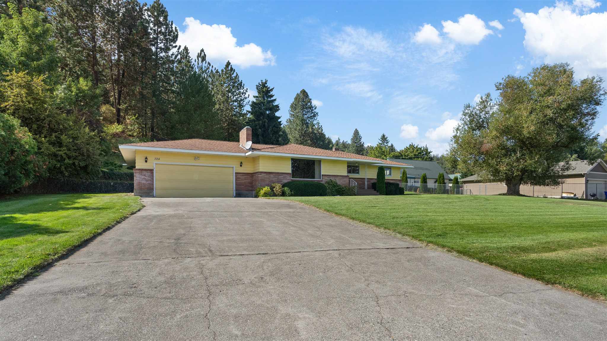 724 West Ivanhoe Road Spokane, WA 99218 - Photo 1 of 28