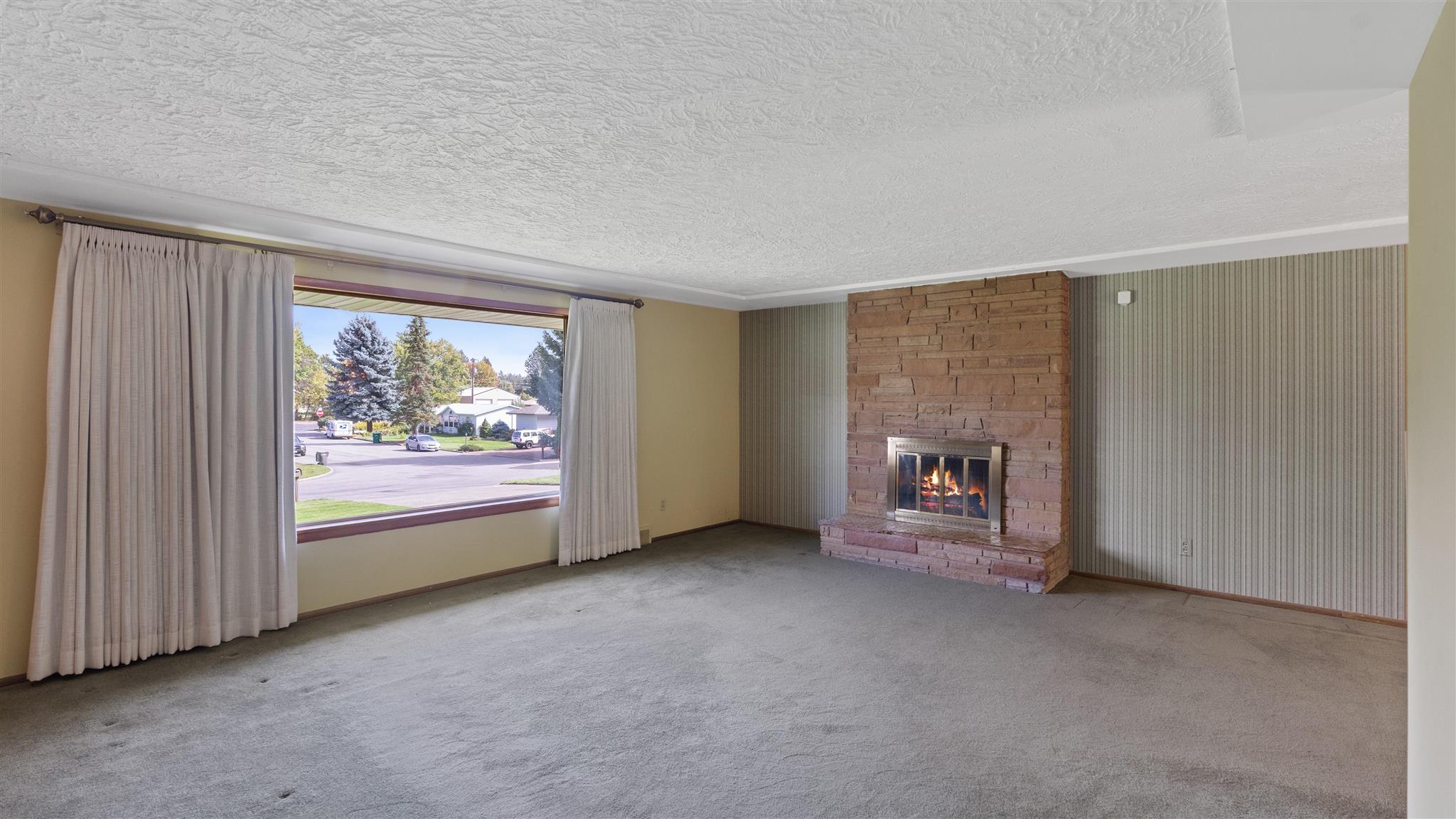 724 West Ivanhoe Road Spokane, WA 99218 - Photo 3 of 28