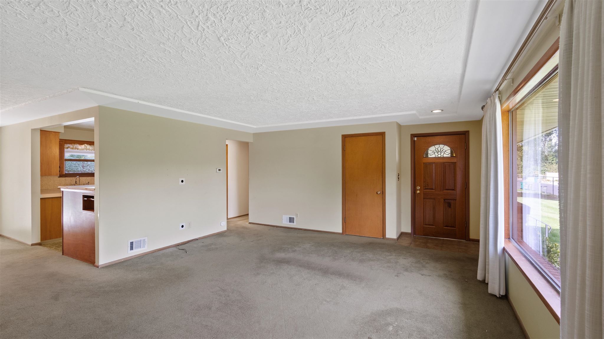 724 West Ivanhoe Road Spokane, WA 99218 - Photo 4 of 28
