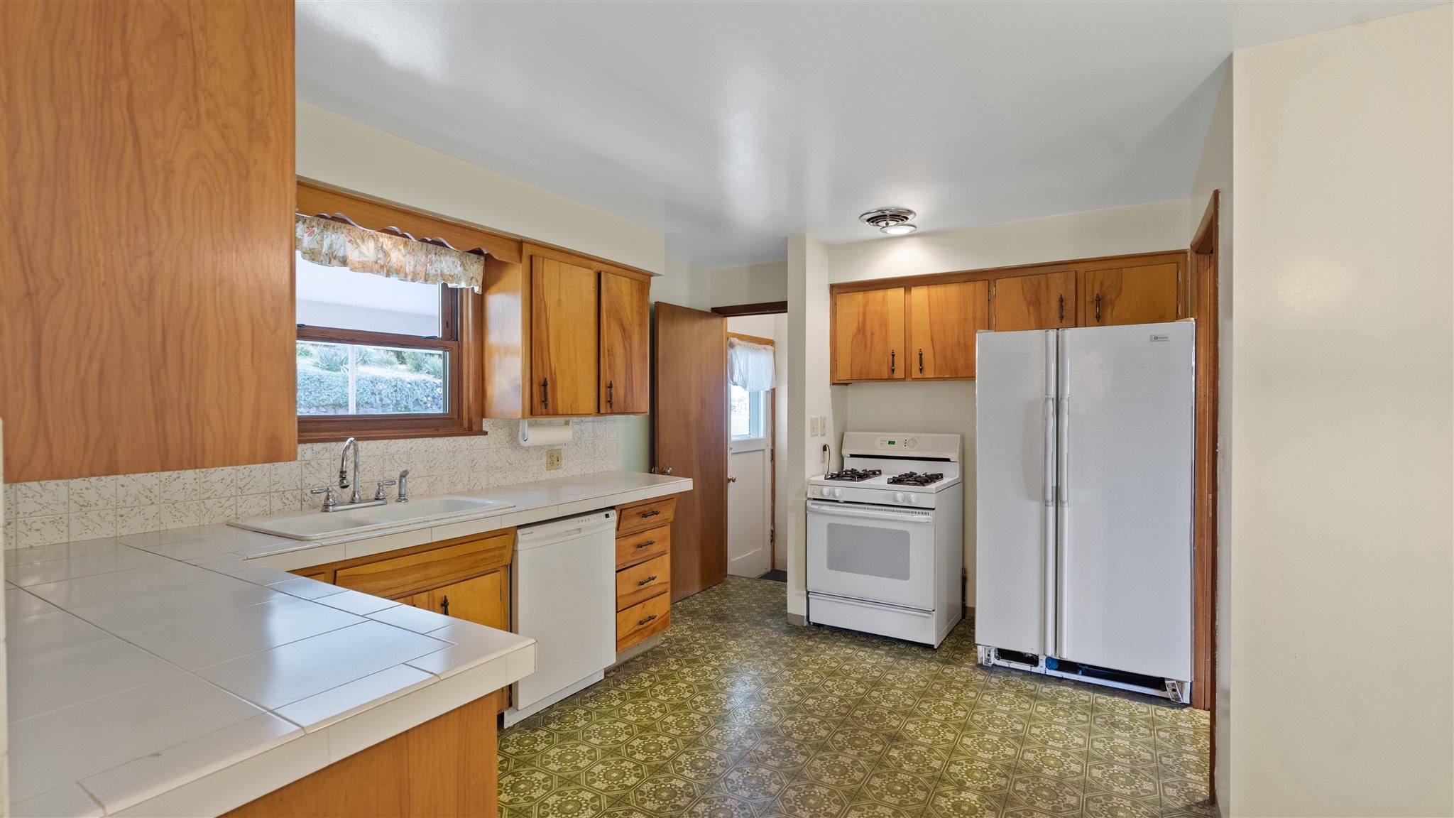 724 West Ivanhoe Road Spokane, WA 99218 - Photo 7 of 28