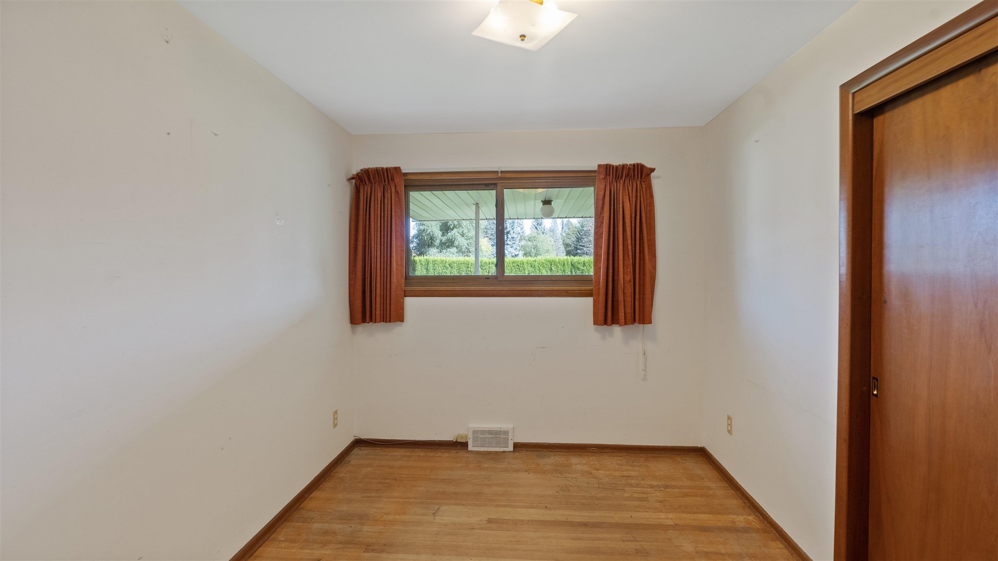 724 West Ivanhoe Road Spokane, WA 99218 - Photo 9 of 28