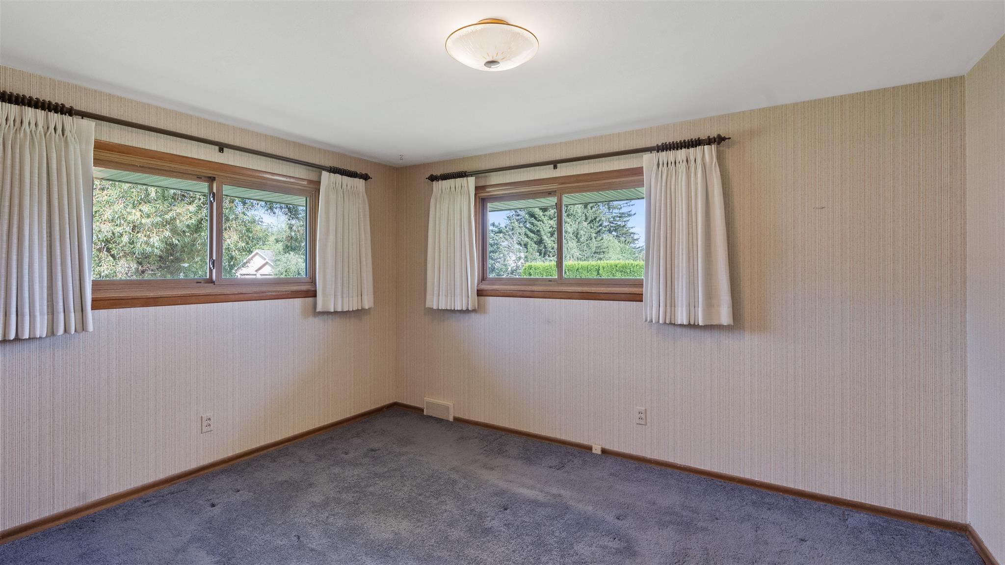 724 West Ivanhoe Road Spokane, WA 99218 - Photo 10 of 28