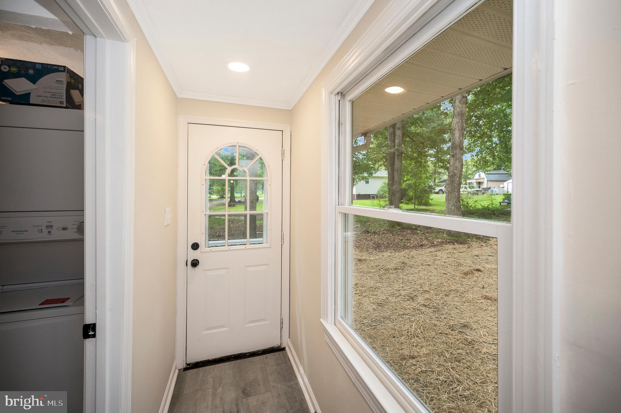 25294 Peaceful Valley Road Ruther Glen, VA 22546 - Photo 13 of 27 Side entry door/hall