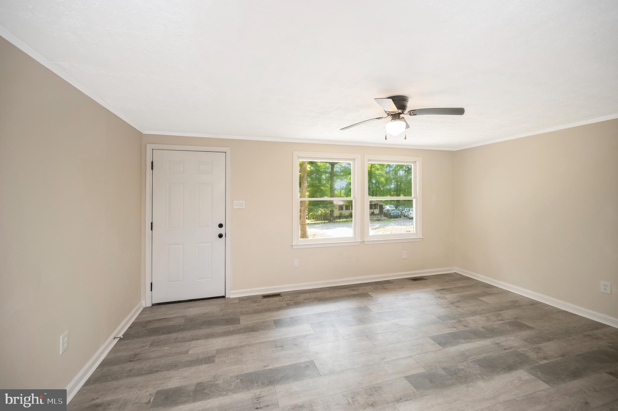 25294 Peaceful Valley Road Ruther Glen, VA 22546 - Photo 5 of 27 Living Room