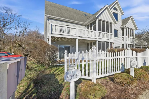 $149,000 | 1310 South College Mall Road, Unit F5, Bloomington, IN 47401