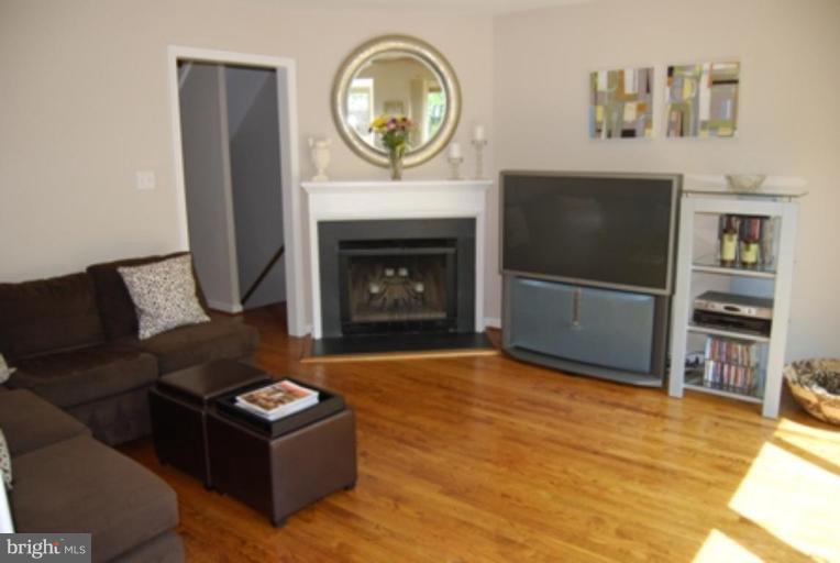 2681 Marcey Road Arlington, VA 22207 - Photo 23 of 27 Family Room