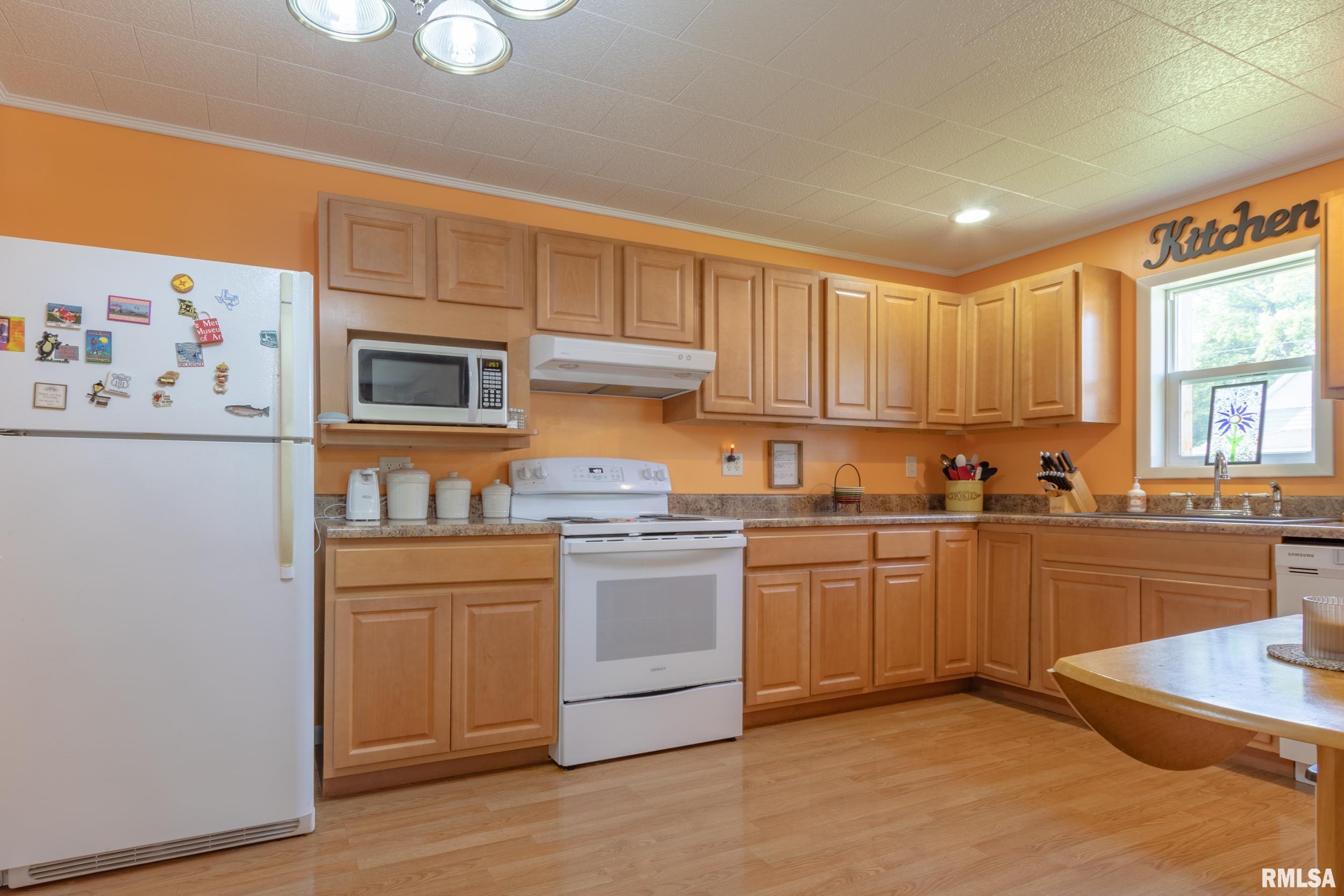 409 West Fisk Street Macomb, IL 61455 - Photo 11 of 36