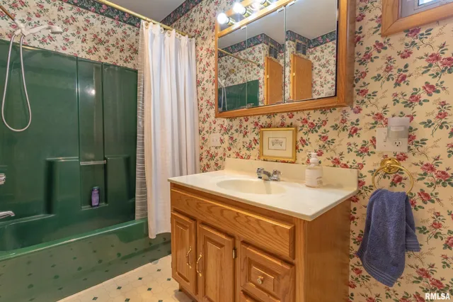 $115,500 | 409 West Fisk Street, Macomb, IL 61455