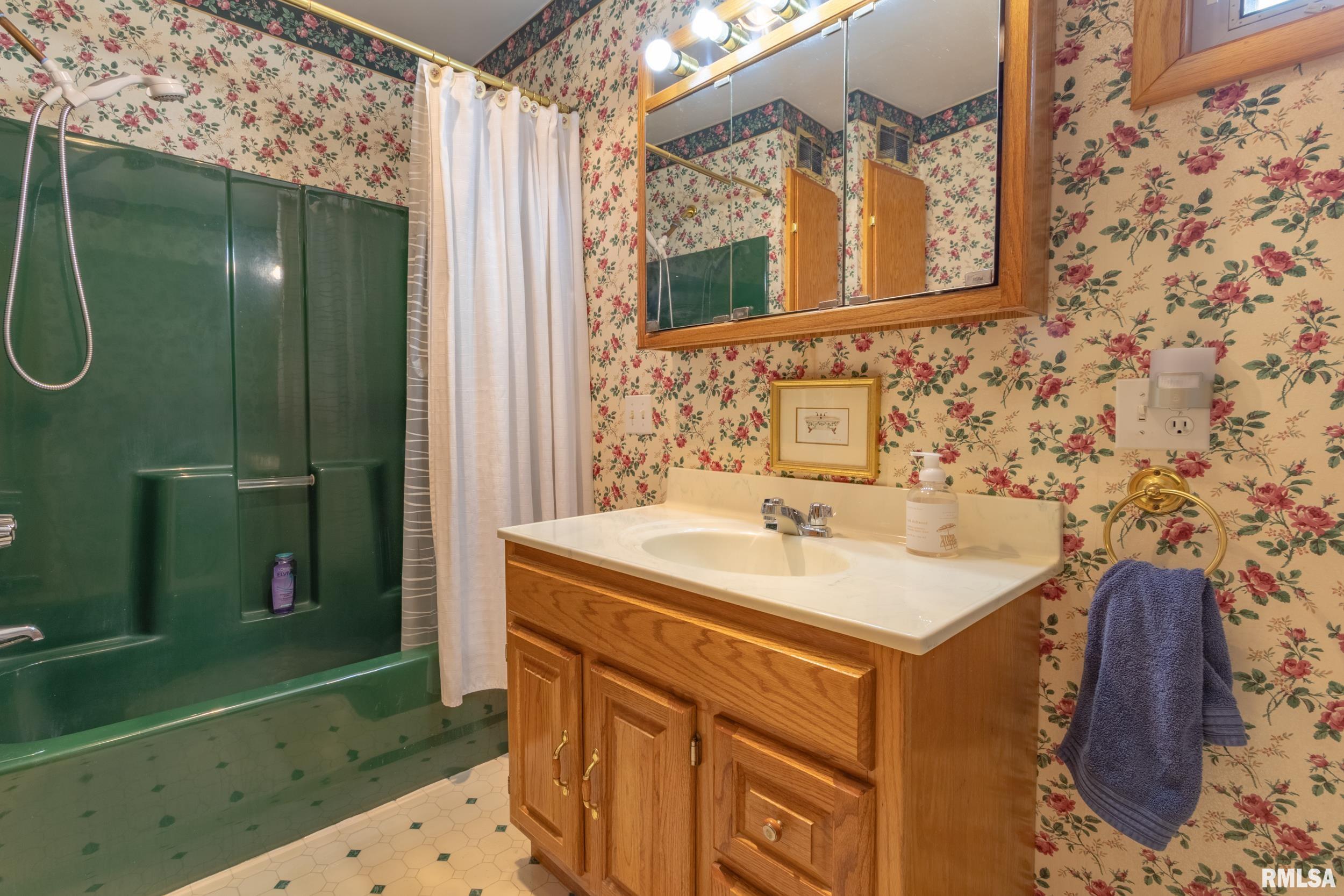 409 West Fisk Street Macomb, IL 61455 - Photo 16 of 36