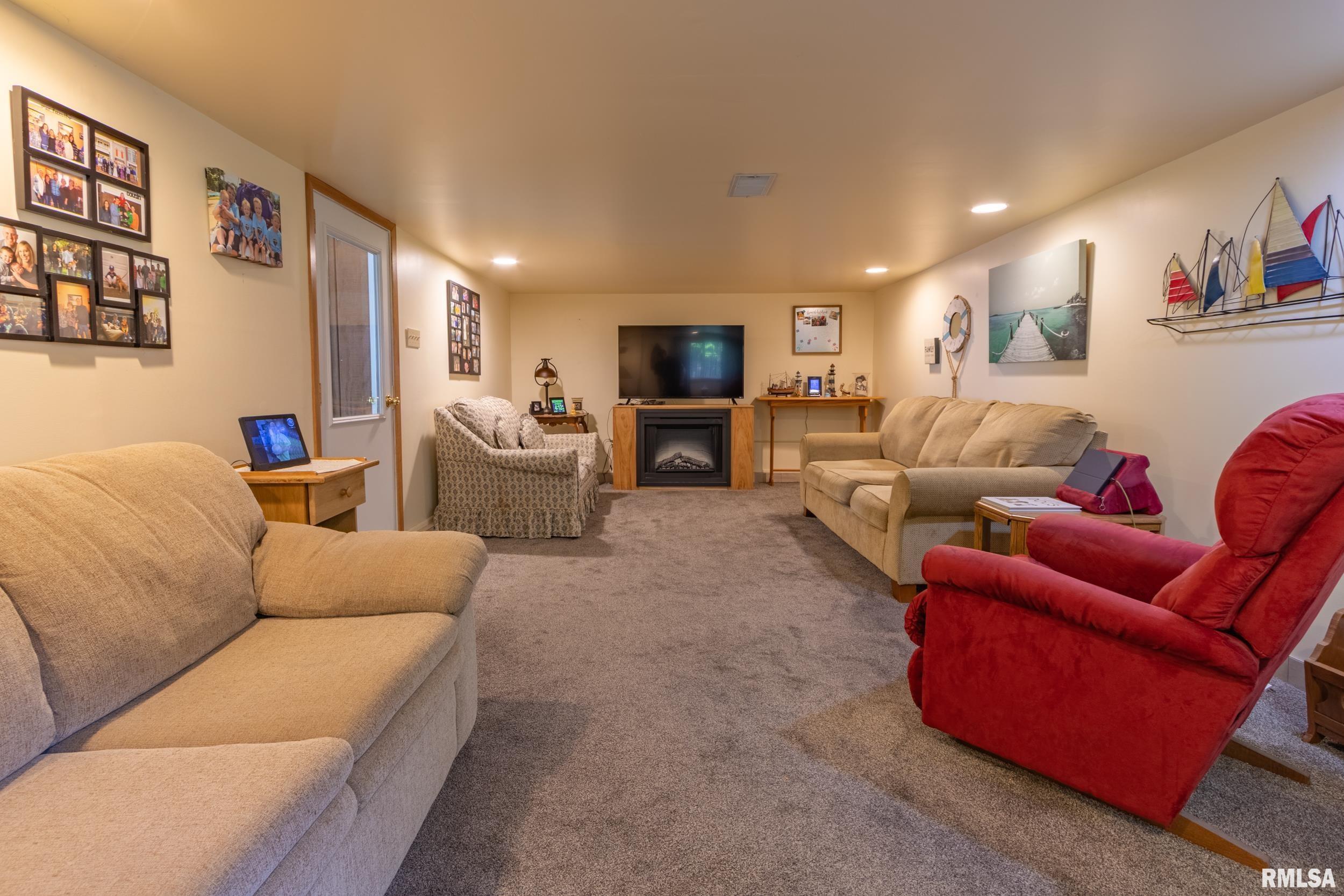 409 West Fisk Street Macomb, IL 61455 - Photo 19 of 36