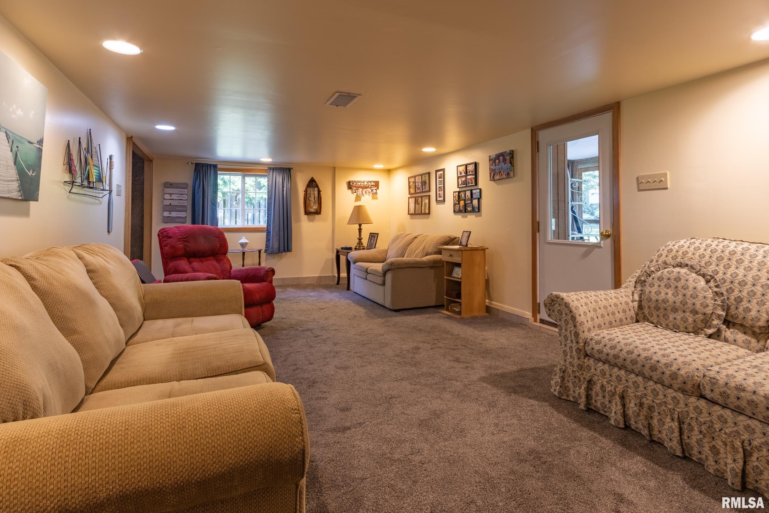 409 West Fisk Street Macomb, IL 61455 - Photo 20 of 36