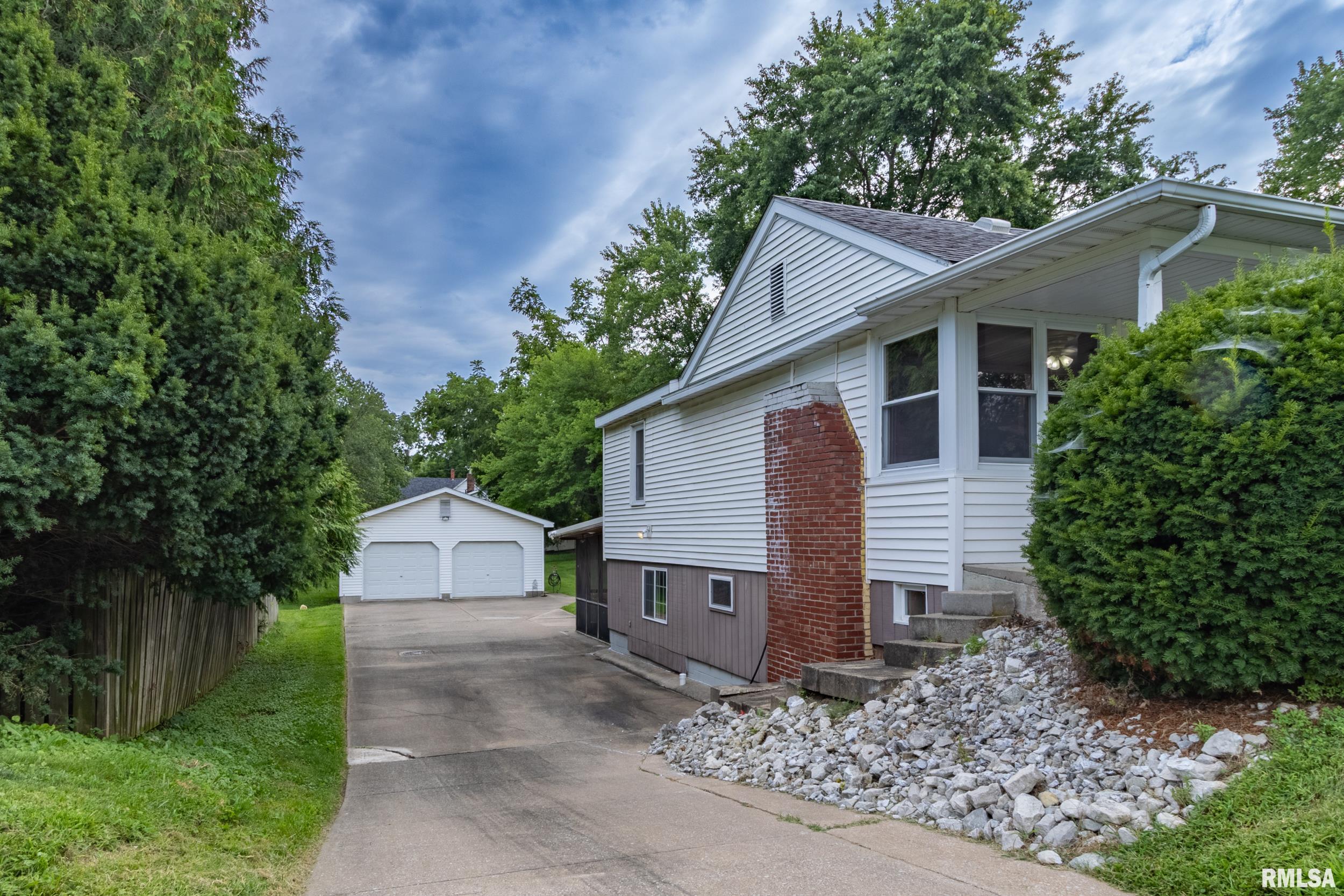 409 West Fisk Street Macomb, IL 61455 - Photo 27 of 36