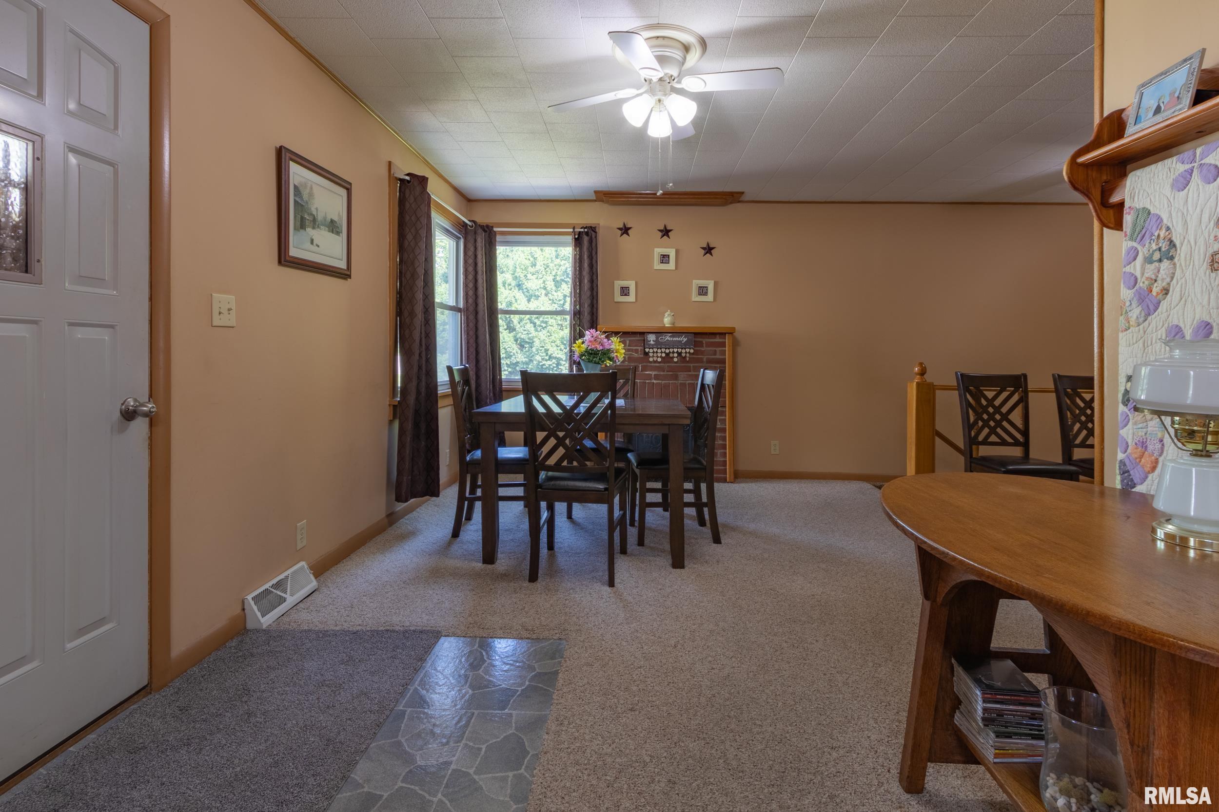 409 West Fisk Street Macomb, IL 61455 - Photo 3 of 36