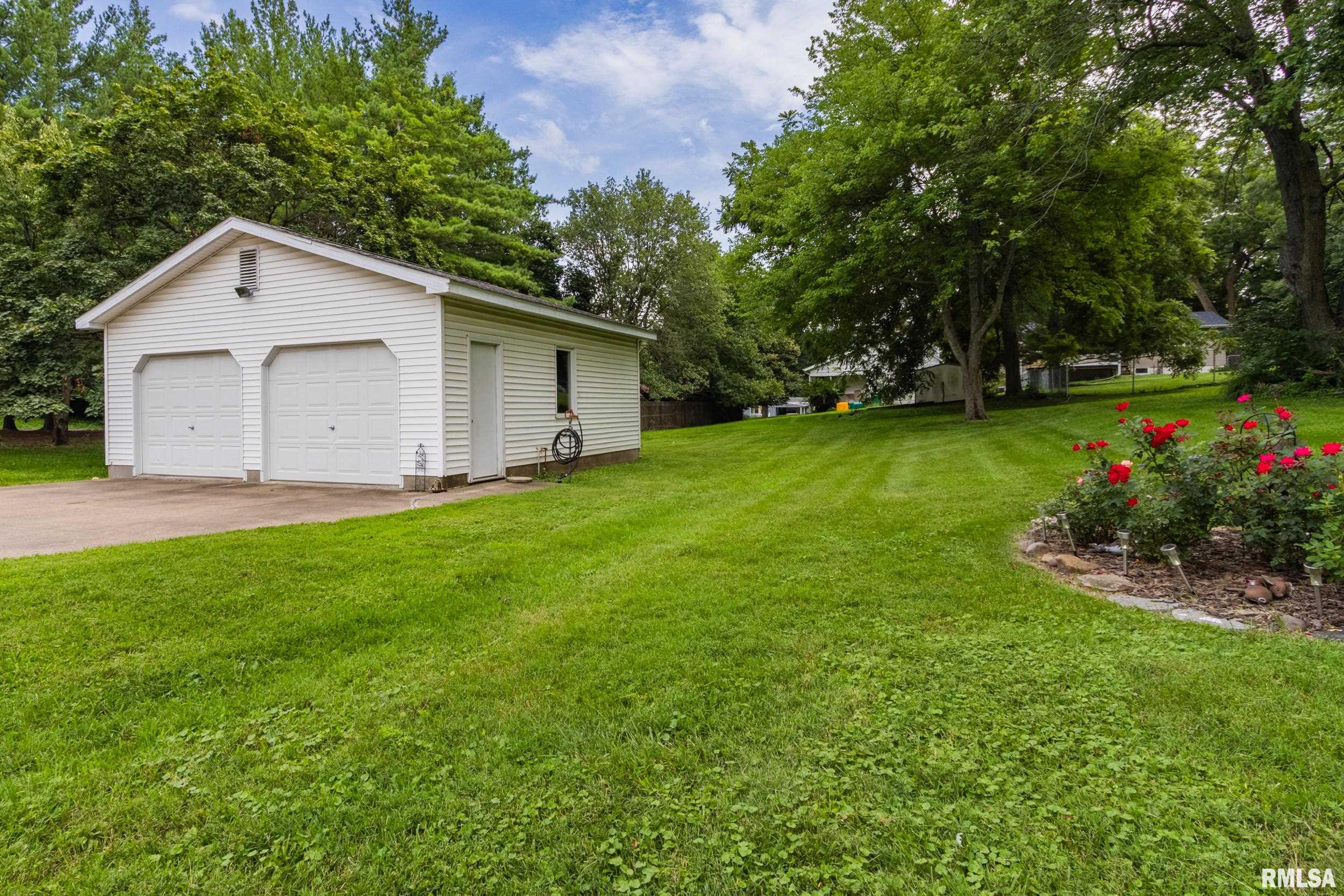 409 West Fisk Street Macomb, IL 61455 - Photo 33 of 36