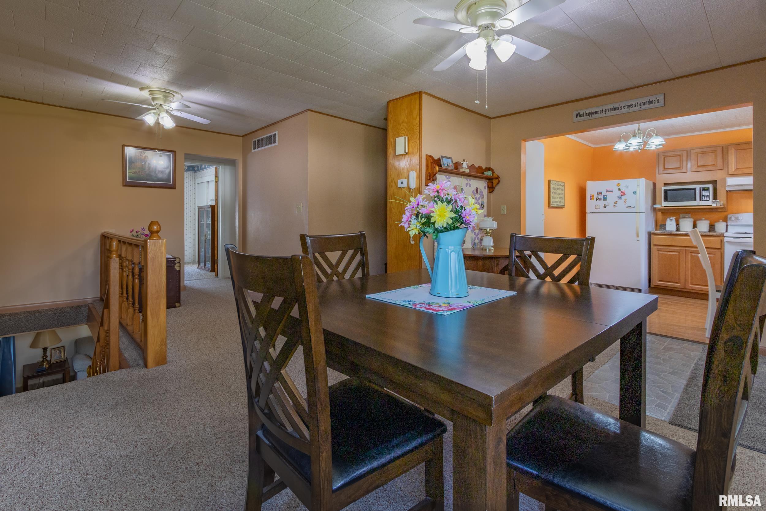 409 West Fisk Street Macomb, IL 61455 - Photo 4 of 36