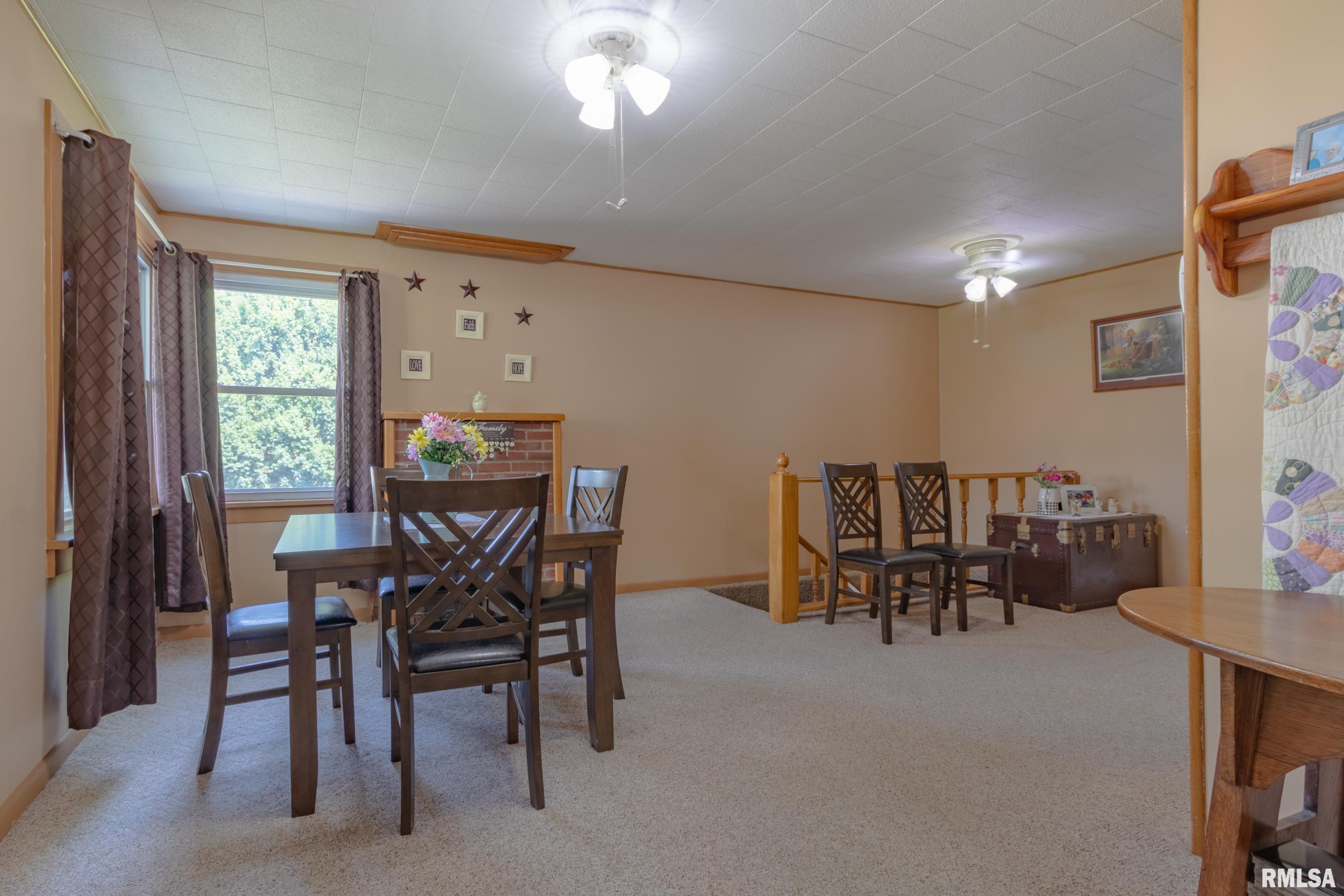 409 West Fisk Street Macomb, IL 61455 - Photo 5 of 36