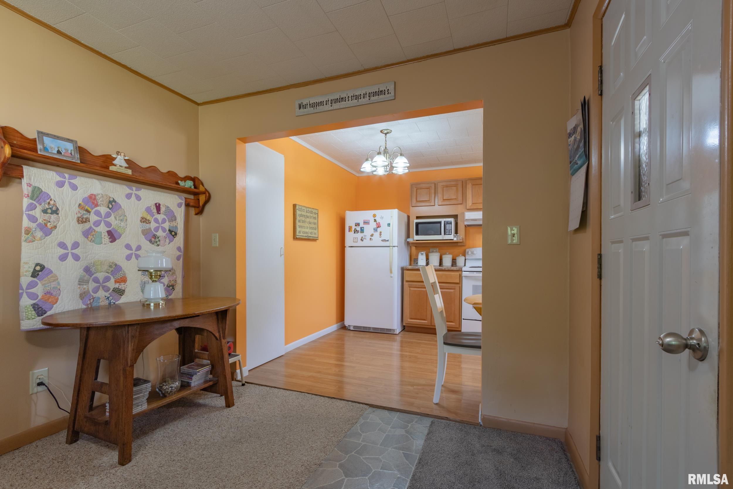 409 West Fisk Street Macomb, IL 61455 - Photo 6 of 36