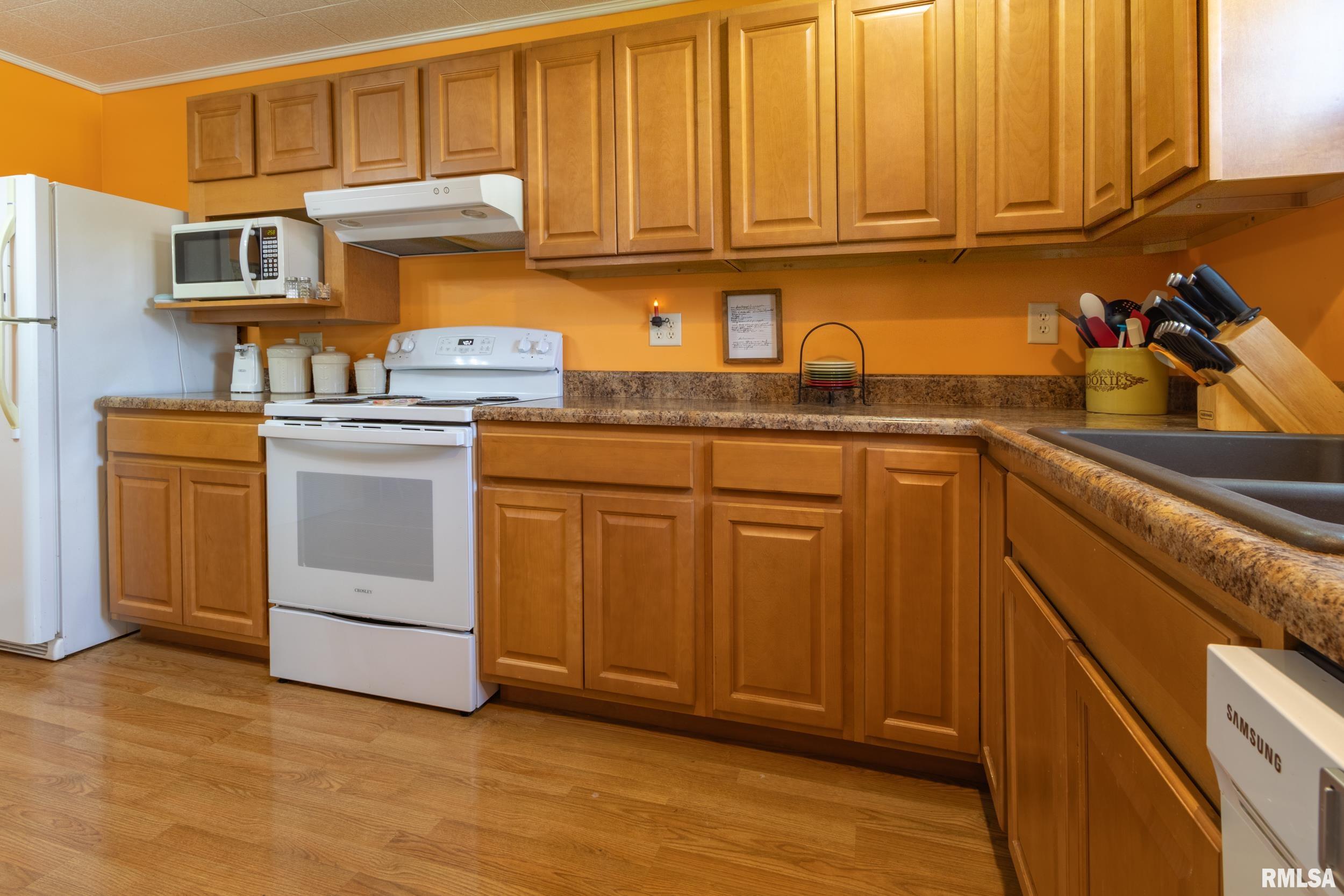 409 West Fisk Street Macomb, IL 61455 - Photo 7 of 36