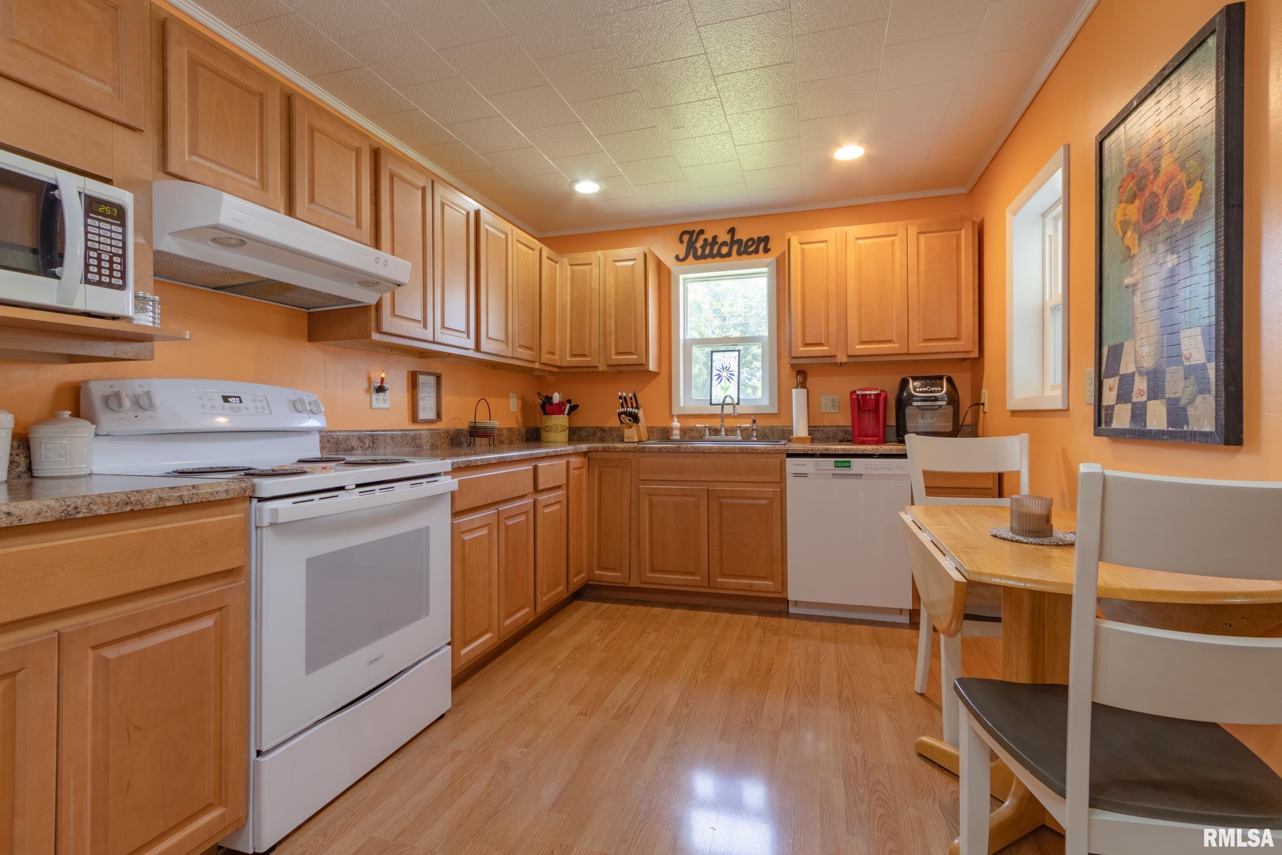 409 West Fisk Street Macomb, IL 61455 - Photo 10 of 36