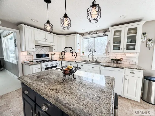 $670,000 | 7281 North 45th East, Idaho Falls, ID 83401