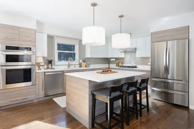 $599,000 | 3025 Fox Court, Crystal Lake, IL 60012