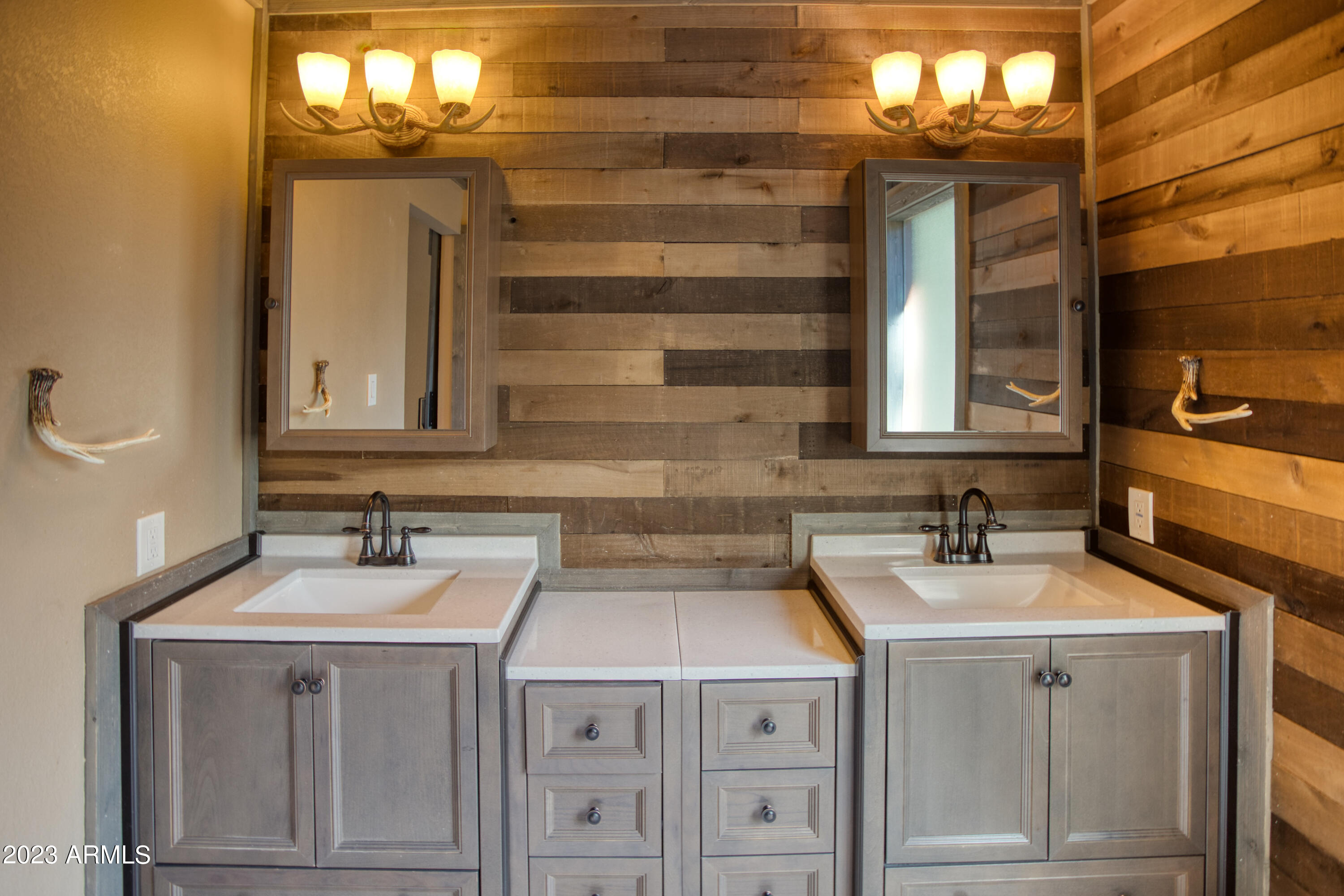 2282 Lindberg Road Overgaard, AZ 85933 - Photo 11 of 30 Master Bath