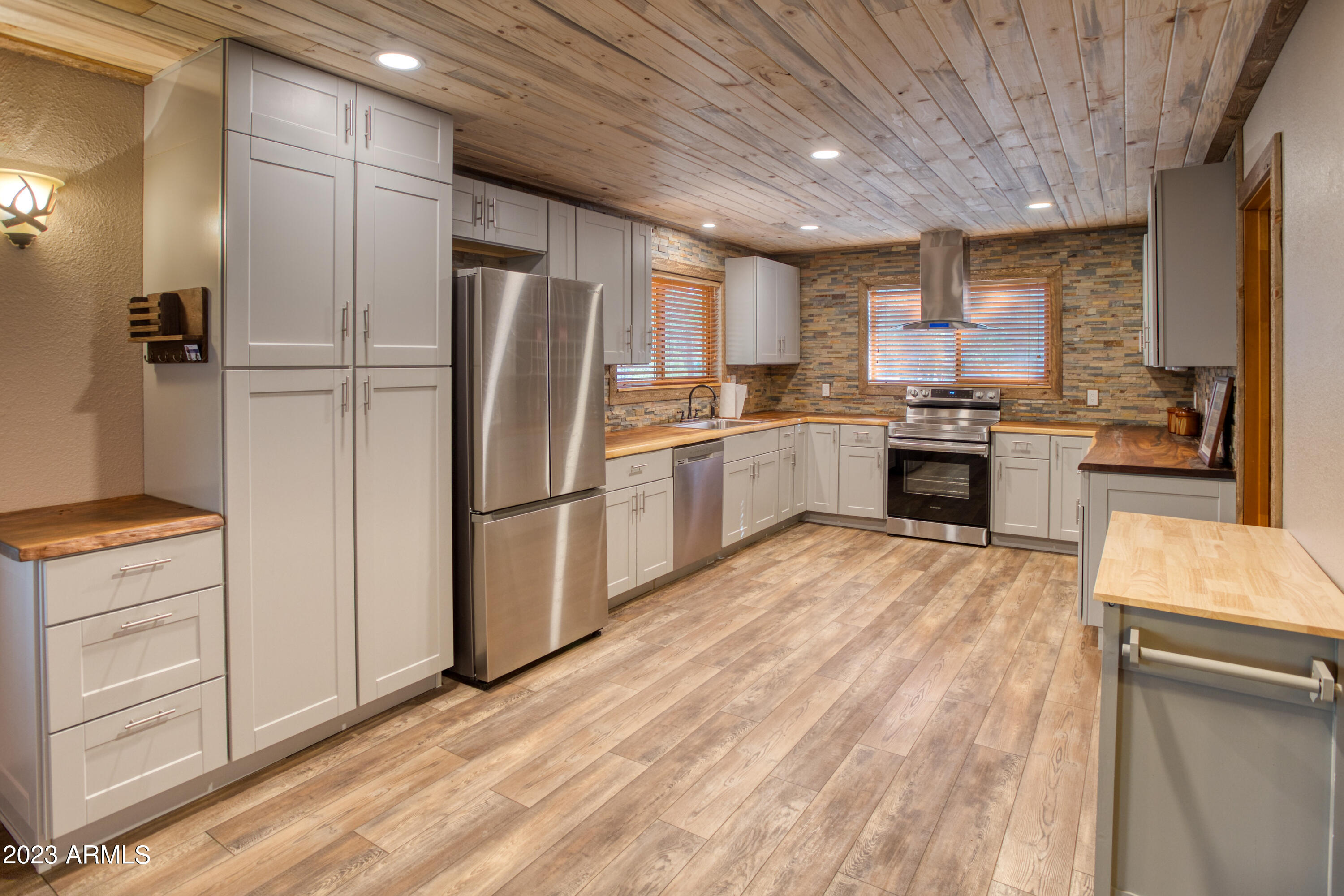 2282 Lindberg Road Overgaard, AZ 85933 - Photo 3 of 30 Amazing Remodeled Kitchen