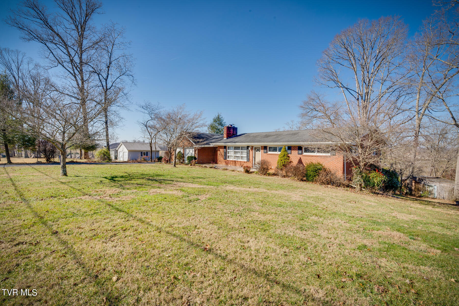 215 McAfee Road Greeneville, TN 37745 - Photo 2 of 27 003