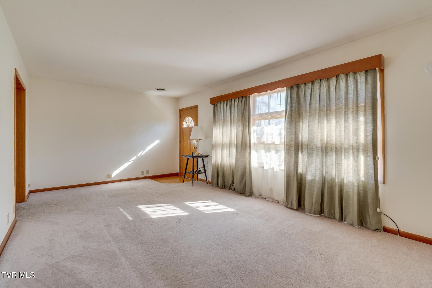 215 McAfee Road Greeneville, TN 37745 - Photo 5 of 27 007