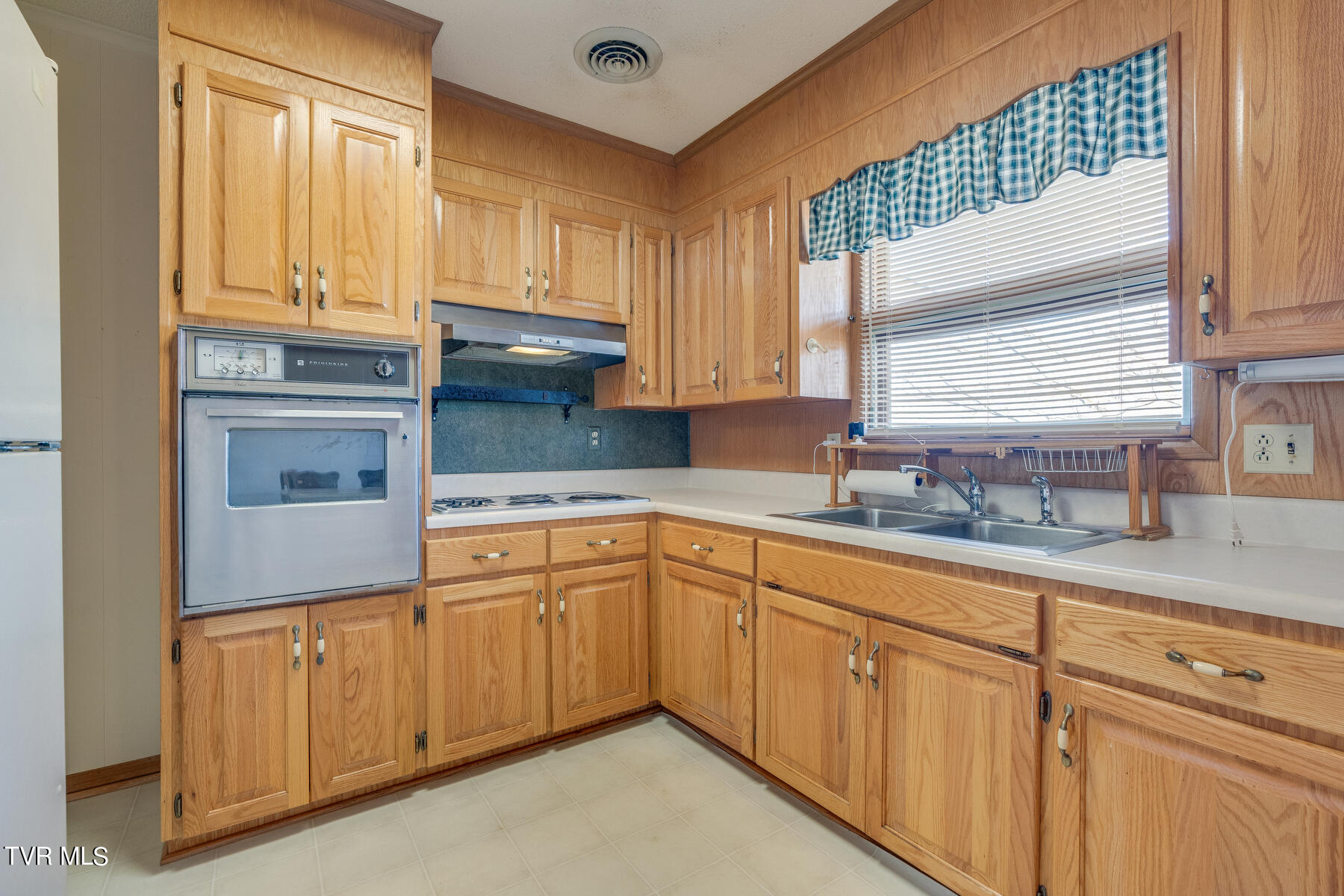 215 McAfee Road Greeneville, TN 37745 - Photo 6 of 27 010