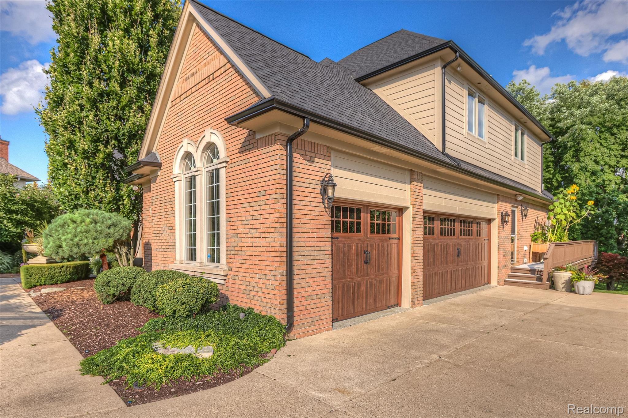 2483 Ashford Rochester, MI 48306 - Photo 44 of 51 44 - 3 Car Garage.jpg