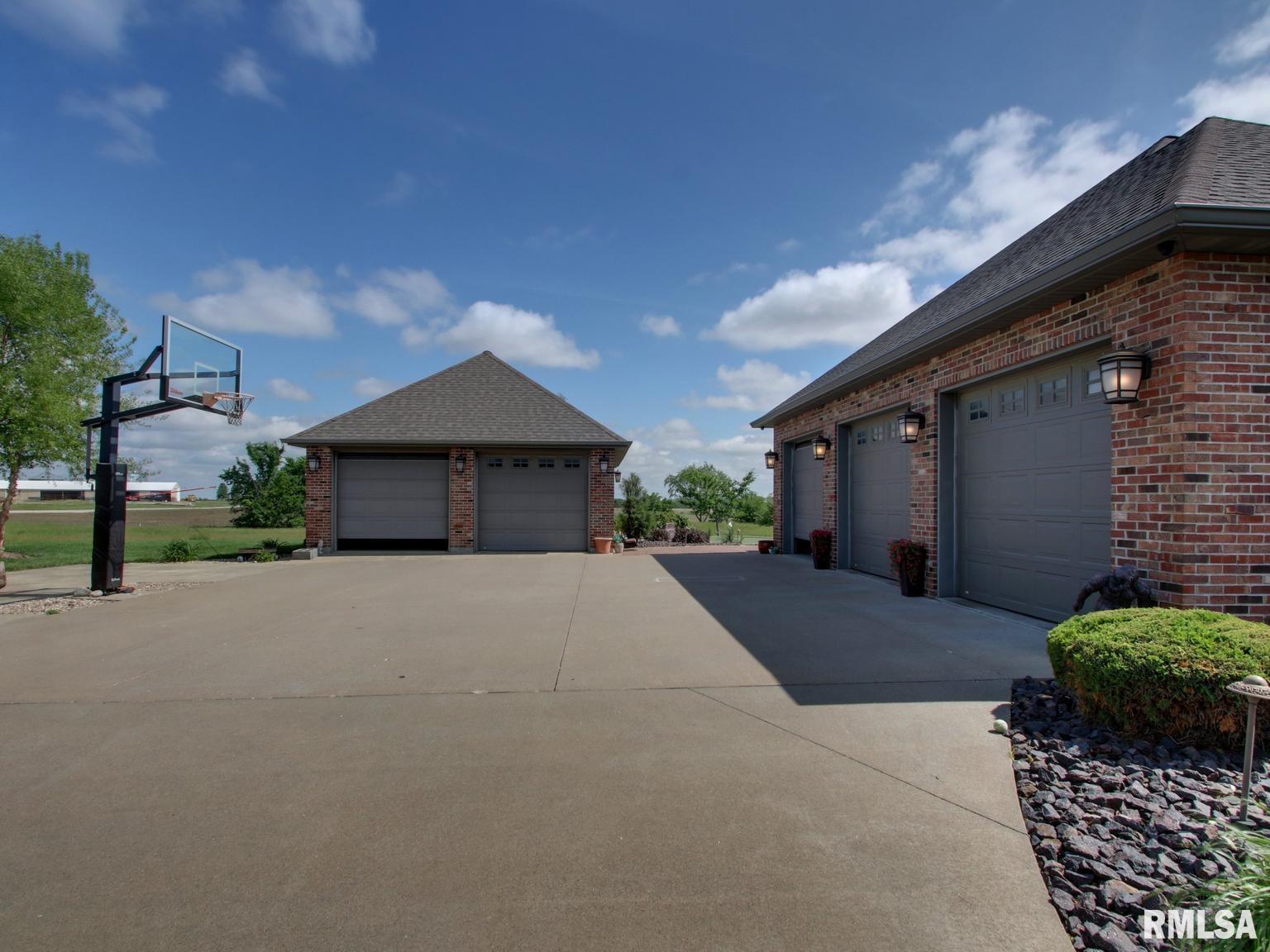 507 East High Street Mendon, IL 62351 - Photo 7 of 43