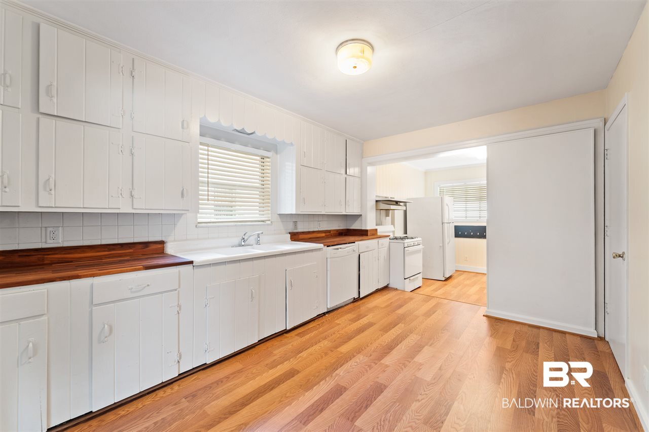 311 Siena Vista Street Mobile, AL 36607 - Photo 4 of 16
