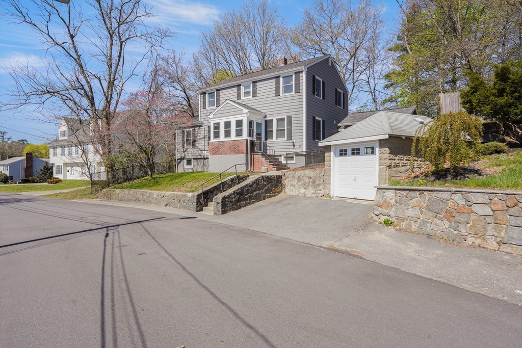 37 Violet Avenue Dedham, MA 02026 - Photo 3 of 35