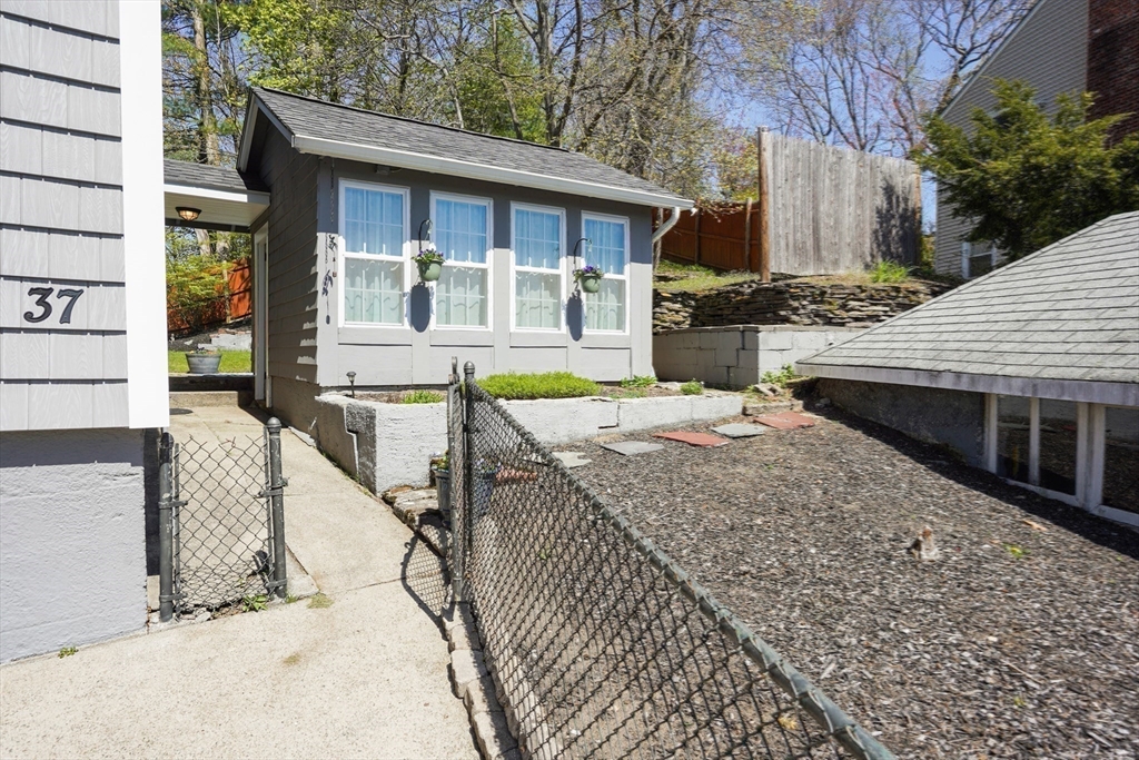37 Violet Avenue Dedham, MA 02026 - Photo 4 of 35