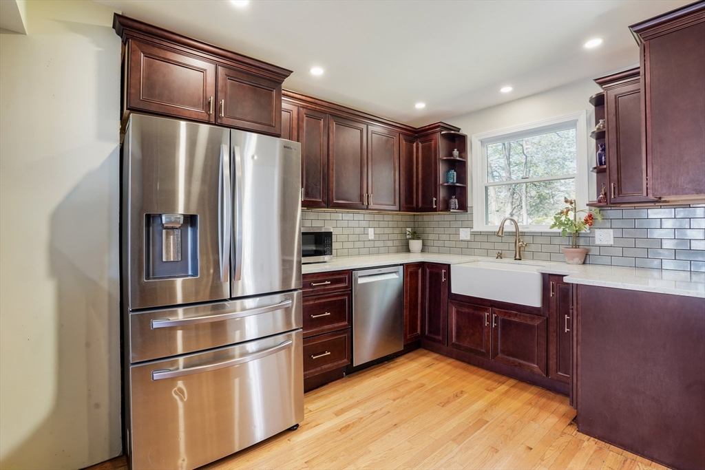 37 Violet Avenue Dedham, MA 02026 - Photo 6 of 35