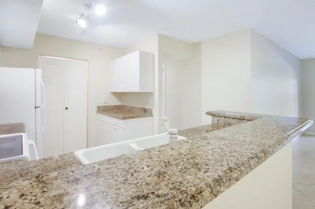 $3,200 | 284 Village Boulevard, Unit 9112, Tequesta, FL 33469