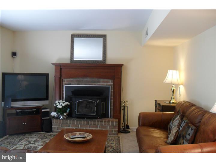 555 Coach Road Horsham, PA 19044 - Photo 5 of 13 Family Room