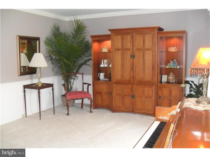555 Coach Road Horsham, PA 19044 - Photo 6 of 13 Living Room