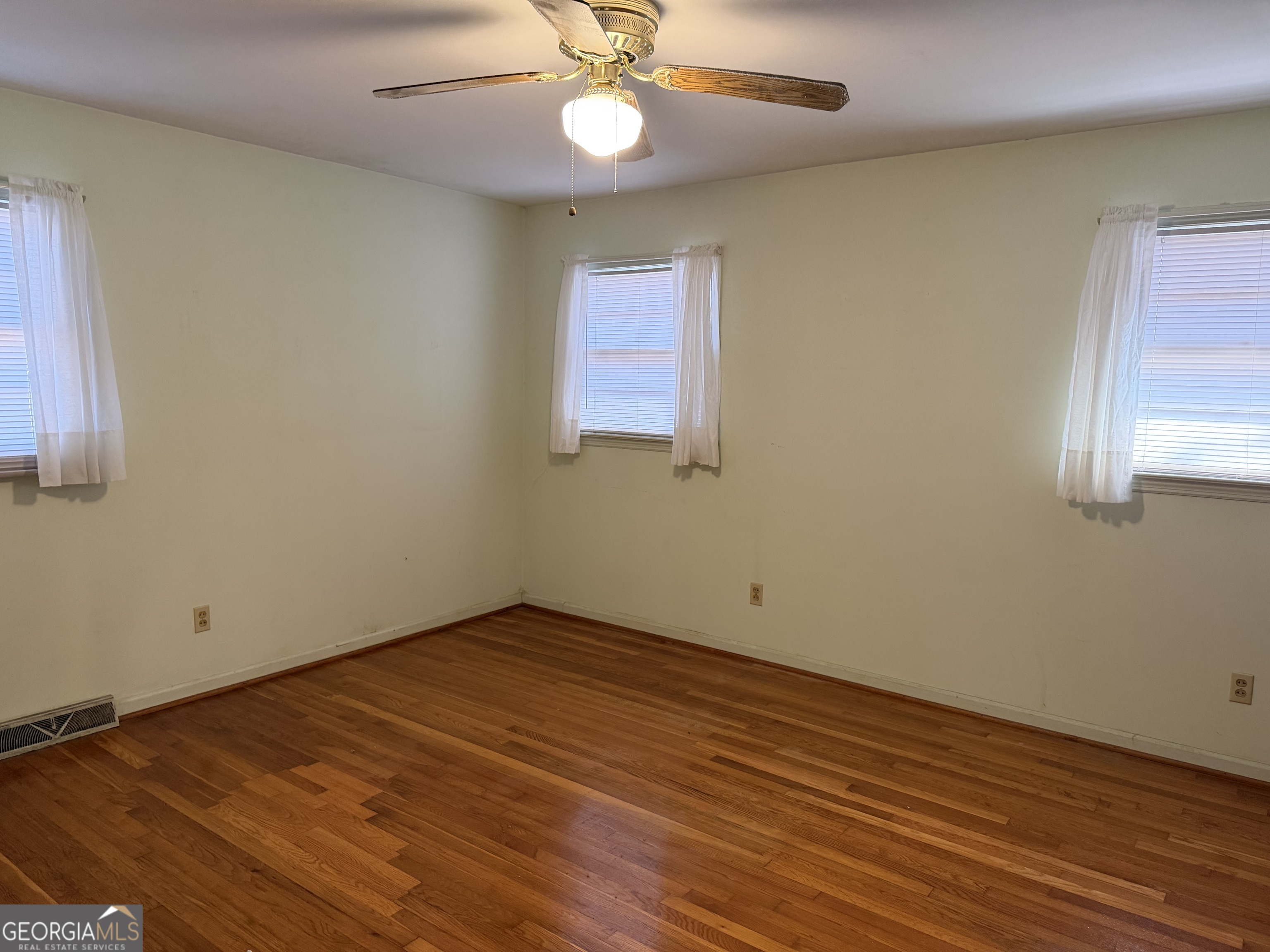 1112 Old Dalton Road Northeast Rome, GA 30165 - Photo 14 of 27 an empty room with a window