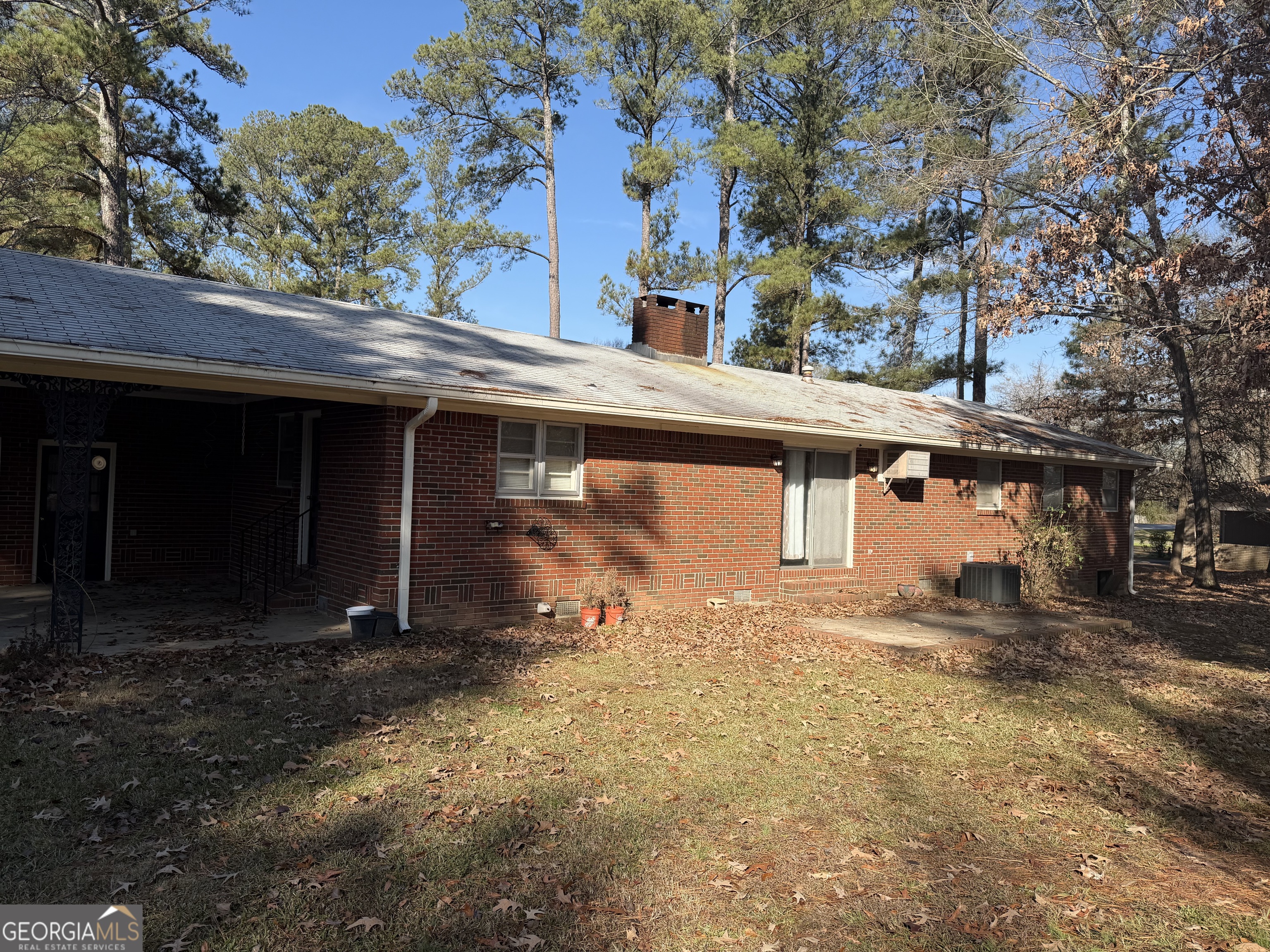 1112 Old Dalton Road Northeast Rome, GA 30165 - Photo 23 of 27 a front view of house with yard