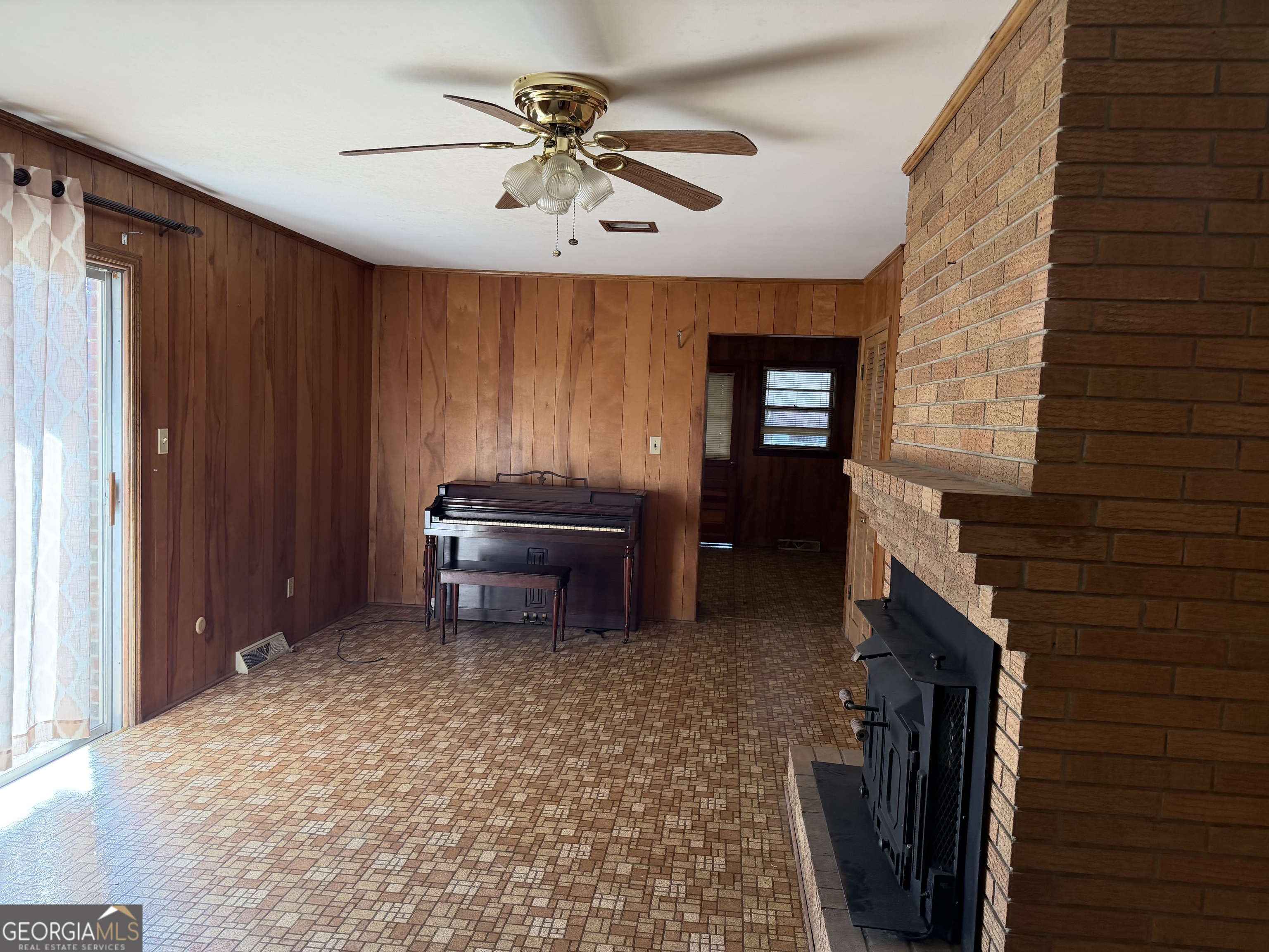 1112 Old Dalton Road Northeast Rome, GA 30165 - Photo 5 of 27 a living room with furniture