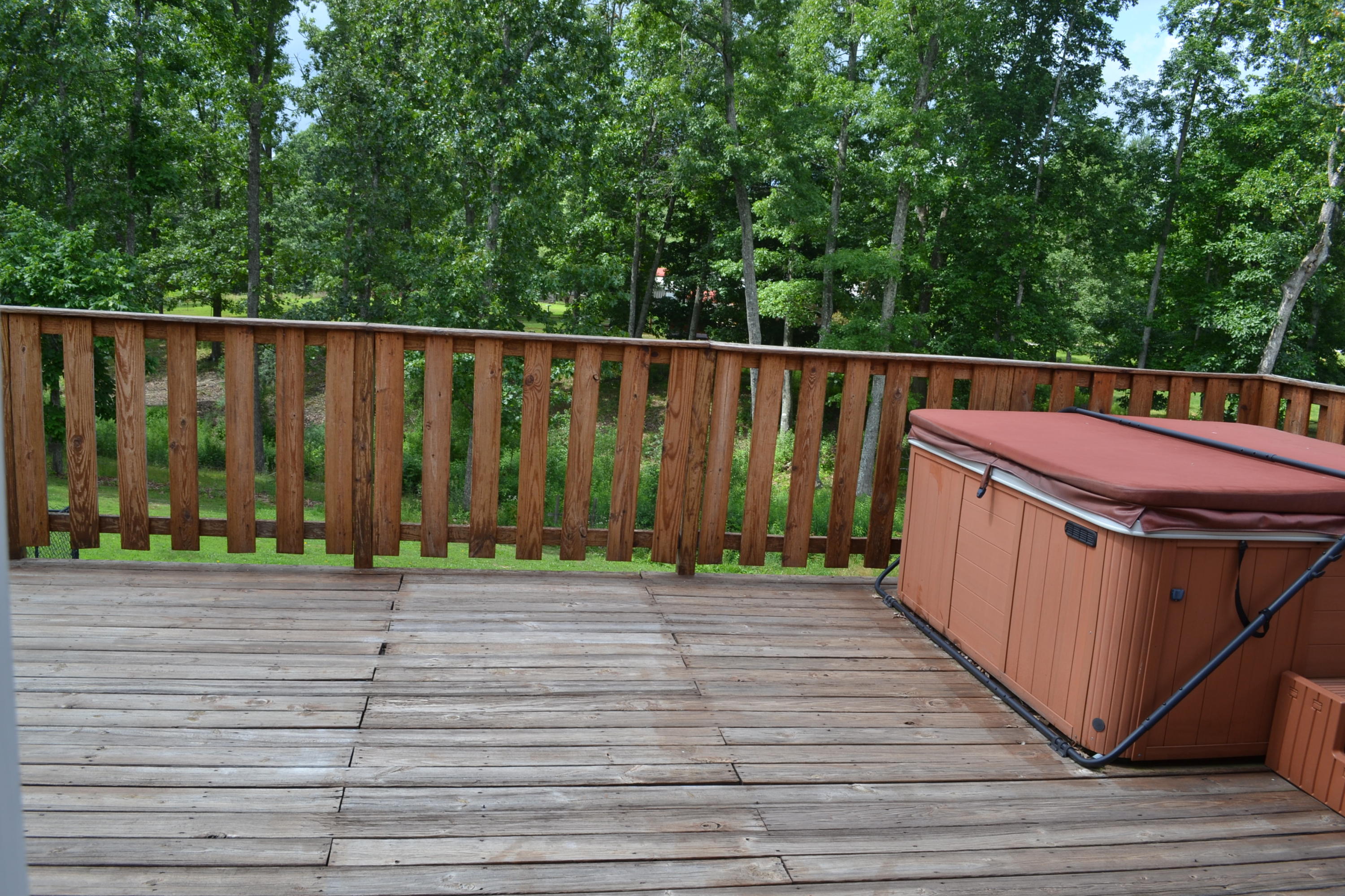 46 Robbins Road Crossville, TN 38572 - Photo 13 of 29 14 Deck with hot tub