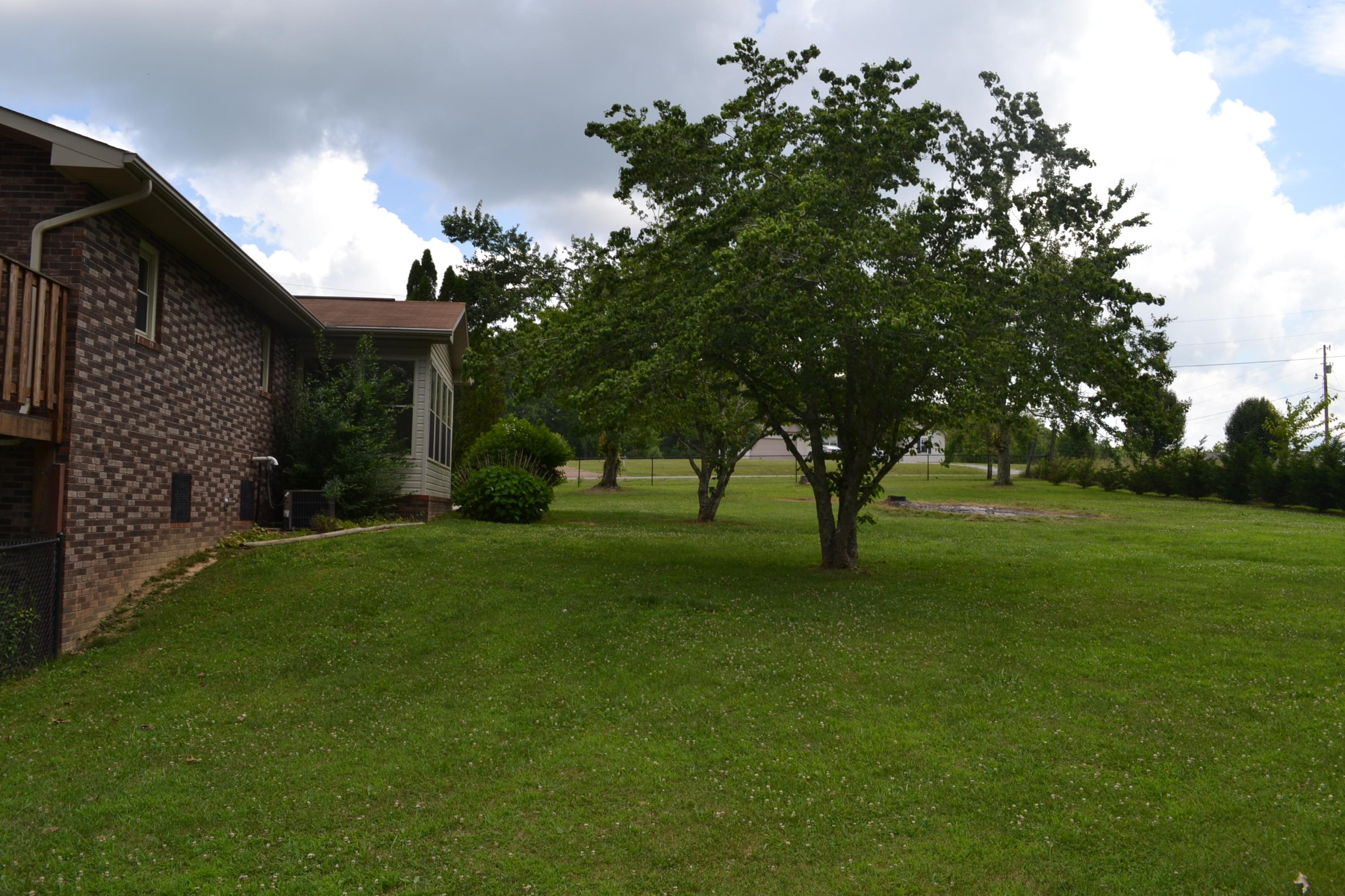 46 Robbins Road Crossville, TN 38572 - Photo 23 of 29 24 Fenced yard