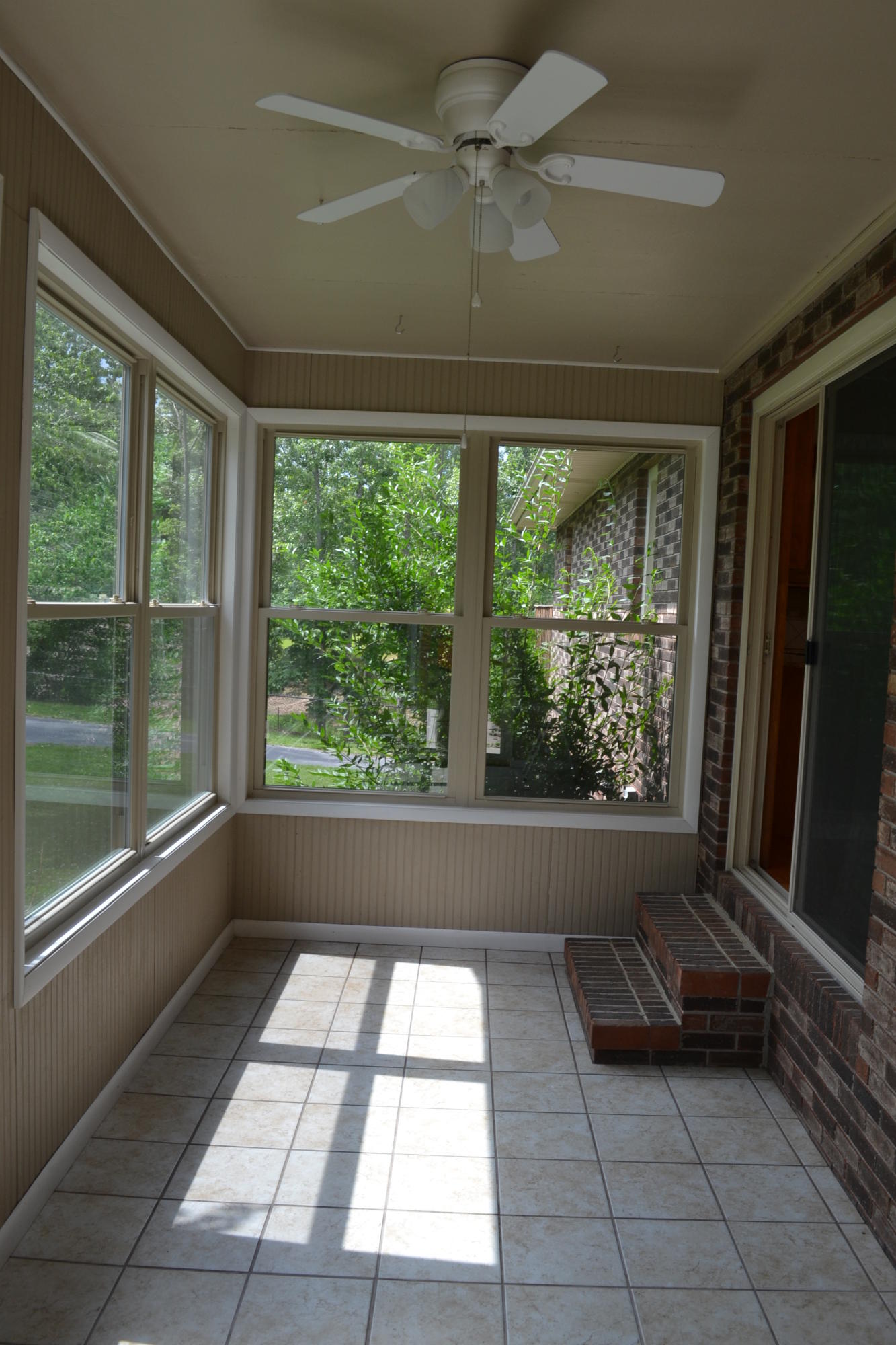 46 Robbins Road Crossville, TN 38572 - Photo 7 of 29 8 Sunroom