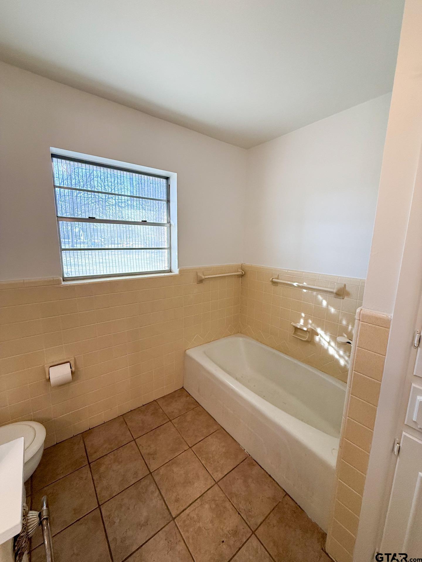 1785 Rollin Road Canton, TX 75103 - Photo 9 of 12 a bathroom with a bathtub and sink