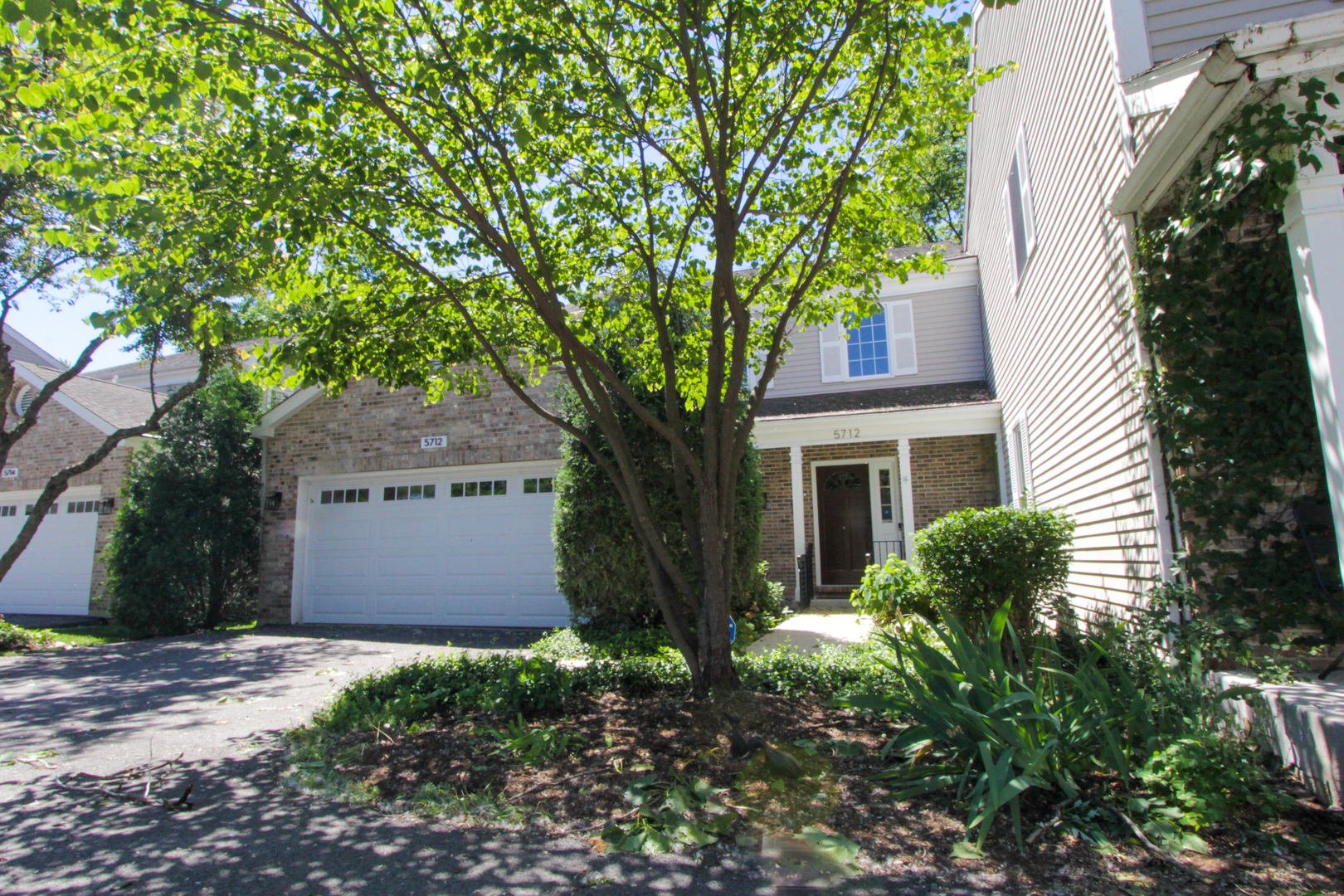 5712 Fox Gate Lane Hinsdale, IL 60521 - Photo 3 of 40